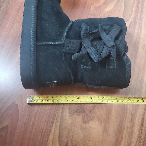 Koolaburra UGG K Victoria Bow Short Girls Boots Black Suede 1019372 Girls Size 4 - Picture 13 of 14